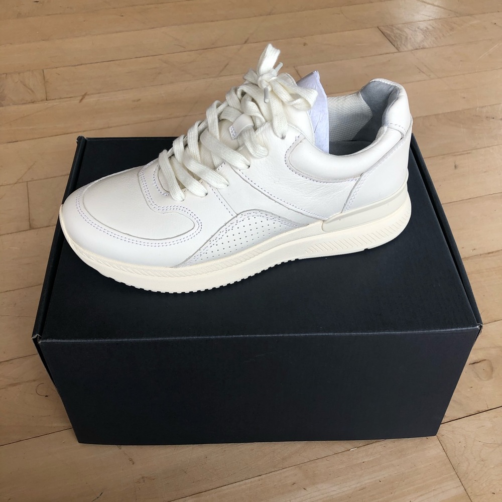 Everlane The Trainer